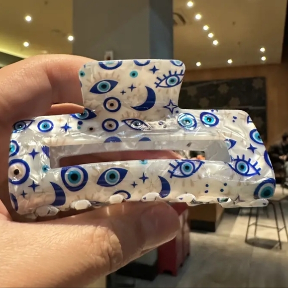 Evil Eye Hand-Painted Mother of Pearl/Opal/White Turquoise Blue Hair Claw Clip - Picture 8 of 8